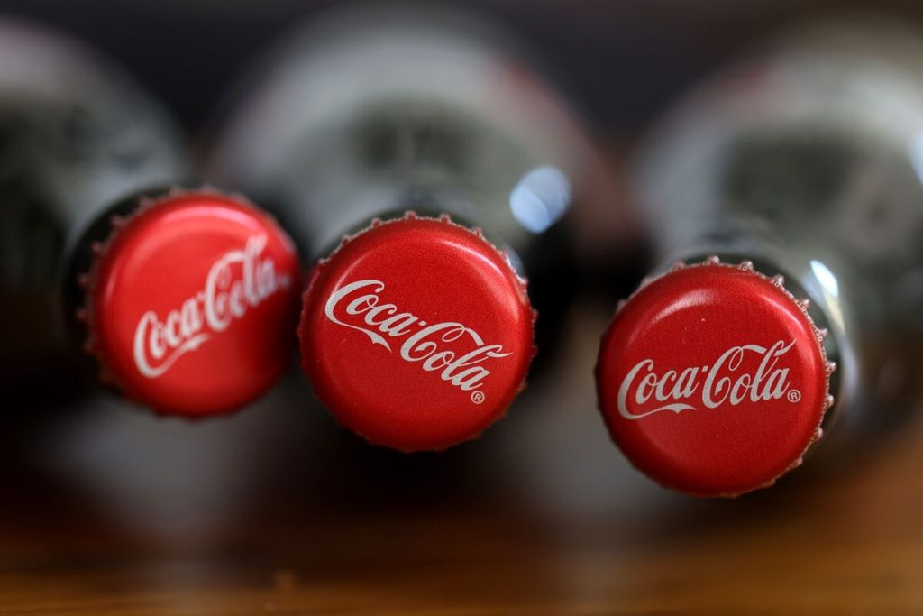 Domácí způsob čištění odsavače par - pomocí coca coly